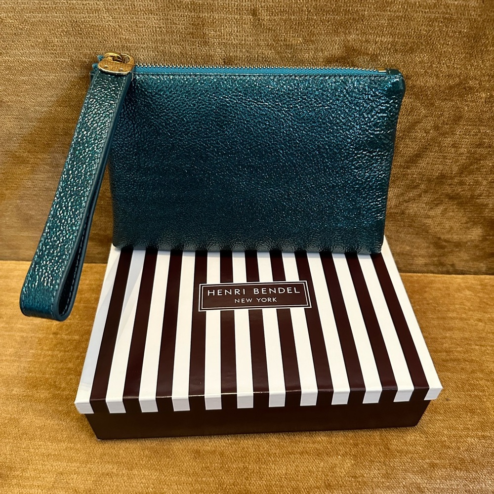 Henri Bendel New York Flat As A Pancake Teal/Green Glitter Wristlet